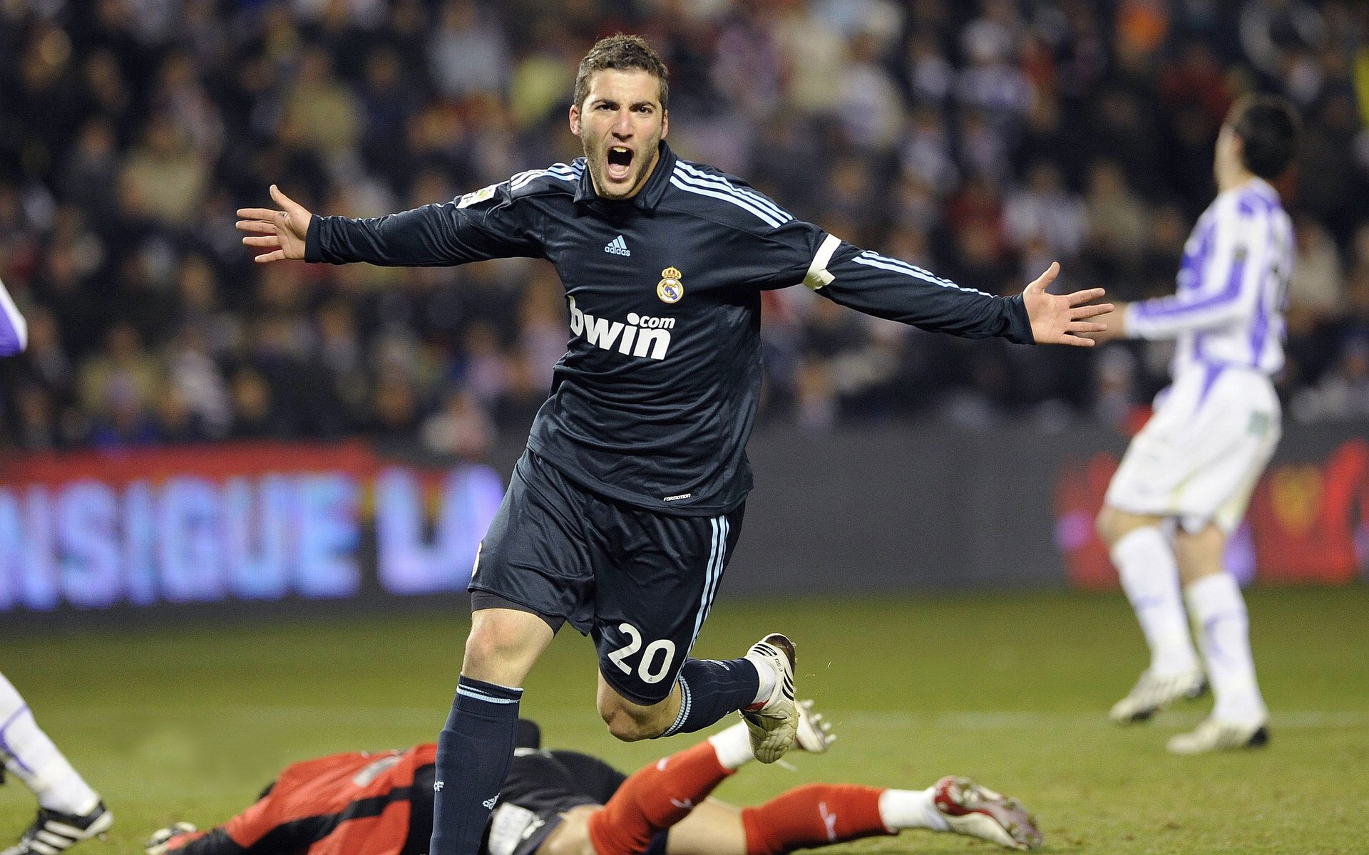 塞维利亚保持优异状态，积极争夺欧洲比赛资格