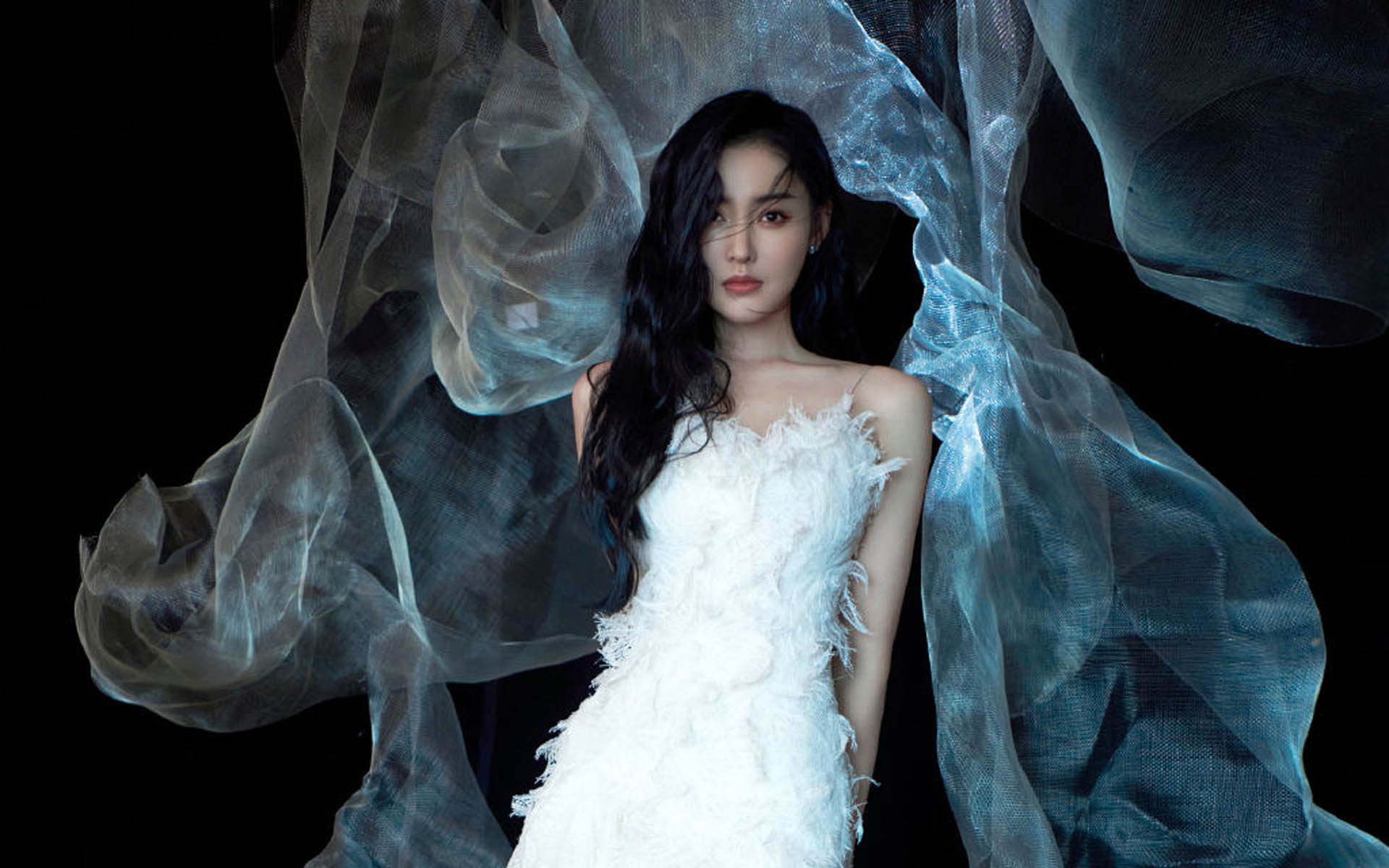 哈维·西蒙斯转会至巴黎圣日耳曼,哈维梅西